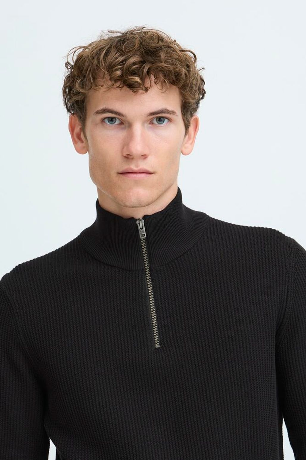 CASUAL FRIDAY Black 1/4 Zip